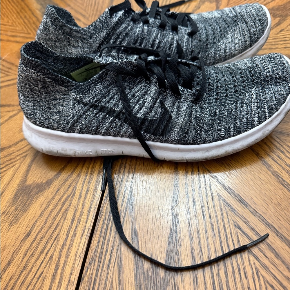 Nike Black and Gray Knit Running Shoes